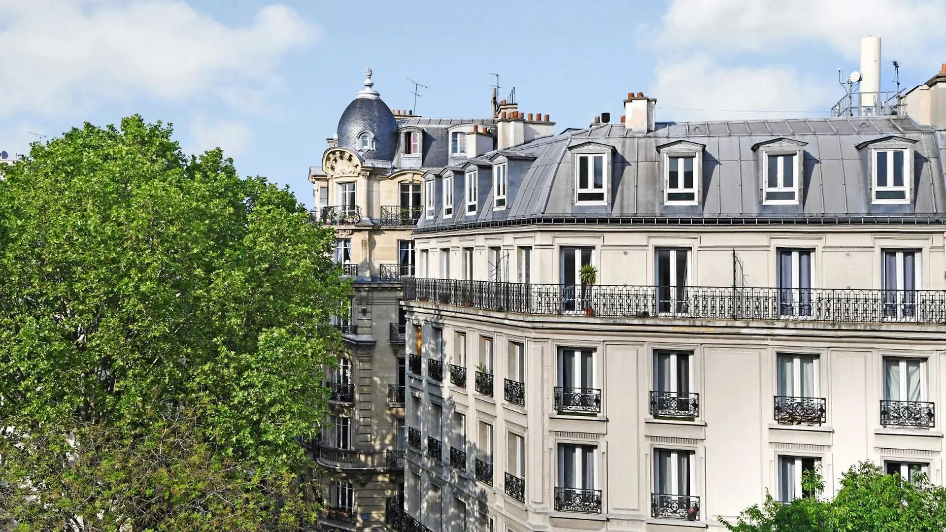 Modern Near Gare De L Est